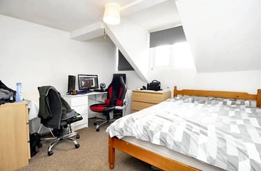 Hill Park Crescent, Flat 3, Greenbank, Plymouth - Image 3